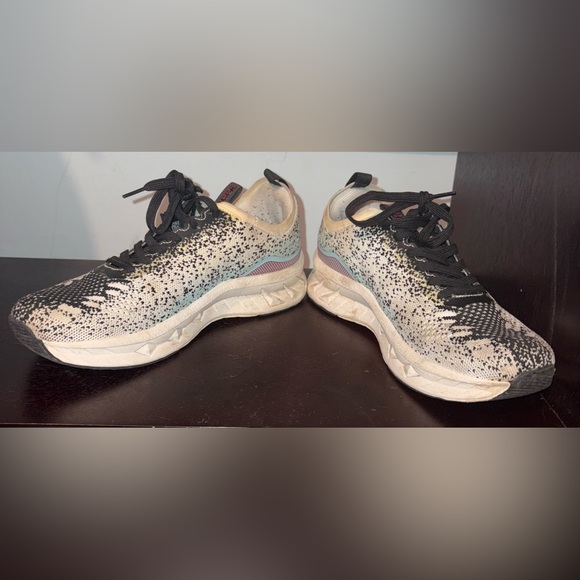 Women’s Athletic Shoes size 10.5 - Picture 2 of 6